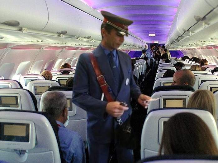 CFR vrea ca pasagerii avioanelor să plătească bilete pentru trenul de aterizare