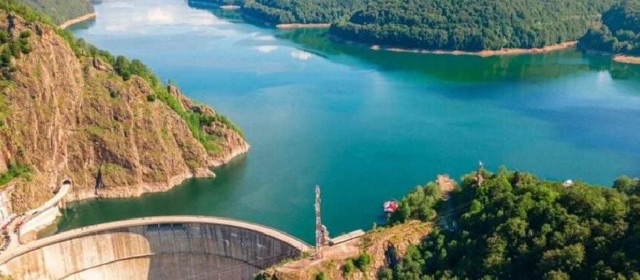 Gata cu conspirațiile! Lacul Vidraru este golit ca să facem loc de murături pentru la toamnă