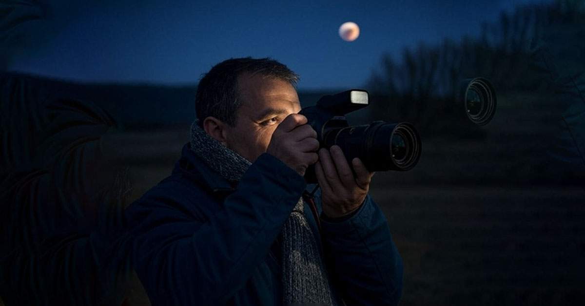Furie la NASA. Eclipsa de lună nu s-a văzut aproape deloc pentru că au pozat-o românii cu blitzul
