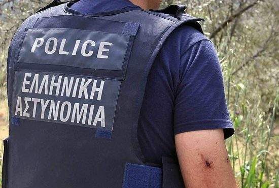 Spioni români, prinşi în Grecia după ce au spionat din hotel două prosoape şi un uscător de păr