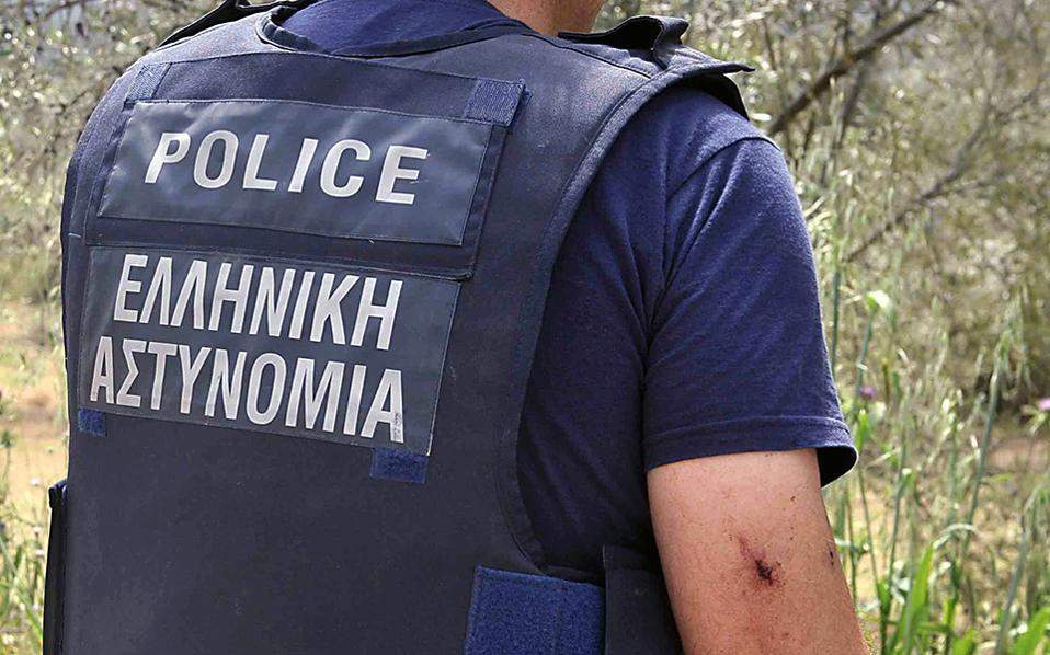 Spioni români, prinşi în Grecia după ce au spionat din hotel două prosoape şi un uscător de păr