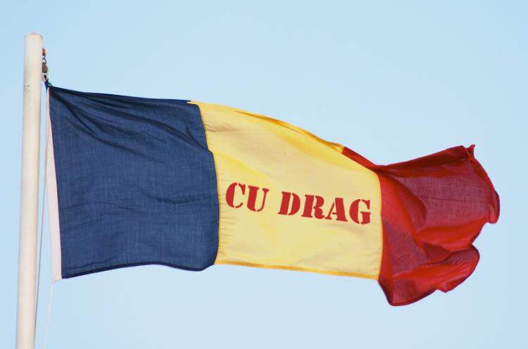 Stemă nouă! Pe steagul României va scrie „Cu drag”, ca să ne creștem brandul turistic