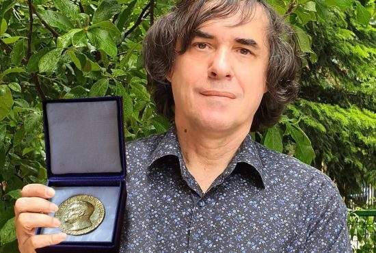 Felicitări, Cărtărescu! Suedia a trimis din greşeală Nobelul la Bucureşti în loc de Budapesta