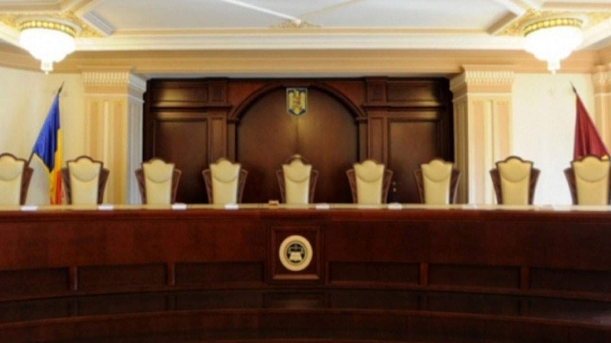 Judecătorii CCR au declarat neconstituţional totul, ca să nu îi mai deranjăm