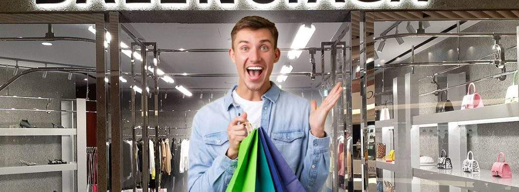 WOW! Balenciaga a scos un model de chiloți în două nuanțe: galben în față, maro în spate