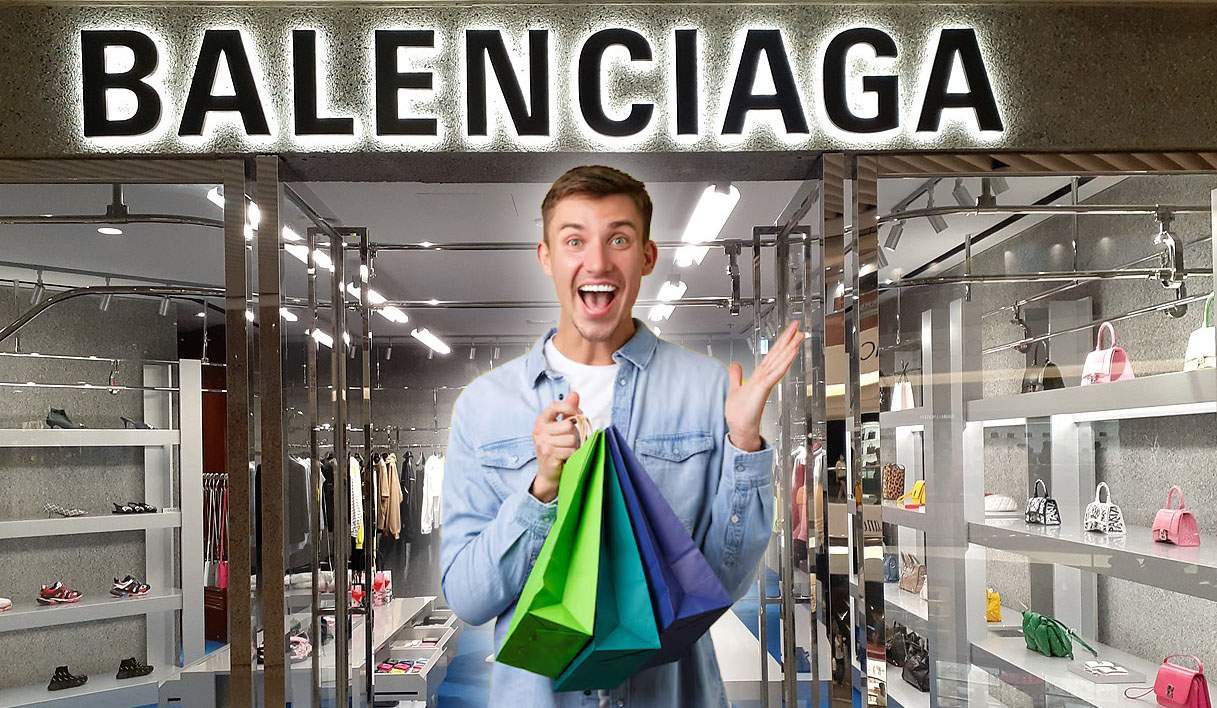 WOW! Balenciaga a scos un model de chiloți în două nuanțe: galben în față, maro în spate