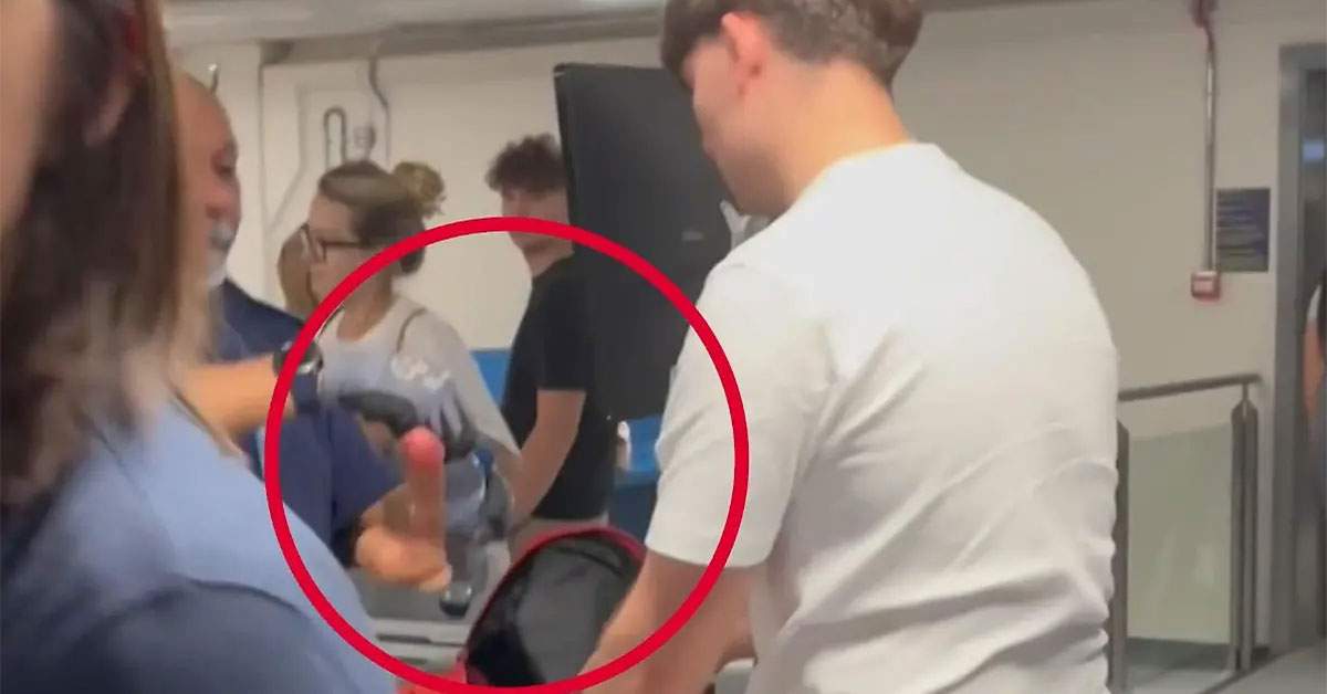 Româncă oprită pe Otopeni cu un dildo: ”Este armă de floc!”