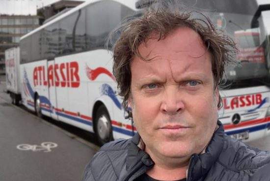 Charlie Ottley, bucuros că a devenit cetăţean român: „Plec la muncă pă Anglea să fac bani!”