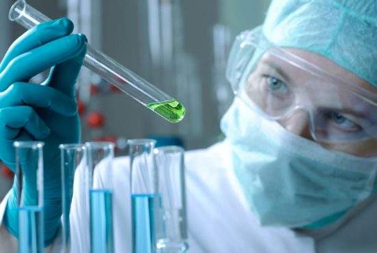 Savanții vâlceni au reușit prima clonare de om cu tot cu card