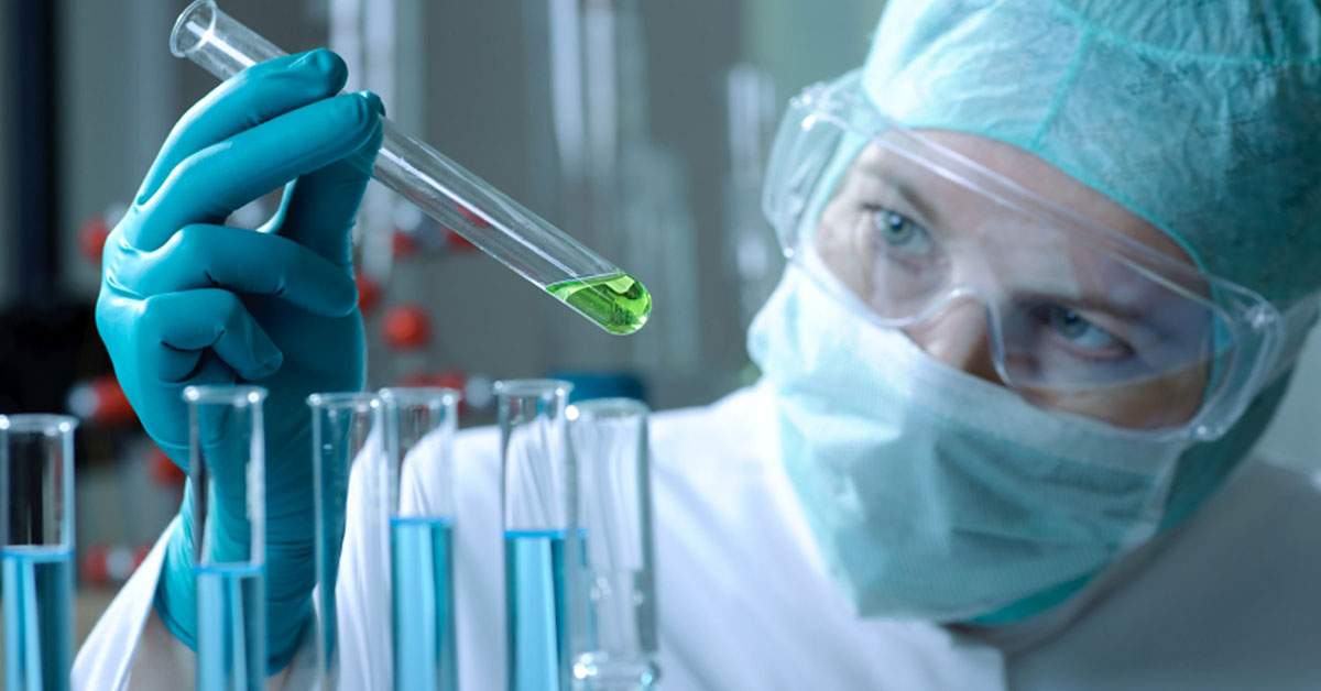 Savanții vâlceni au reușit prima clonare de om cu tot cu card