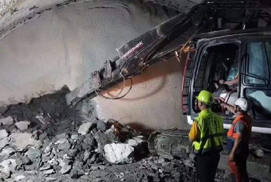 Compania de Drumuri a reușit străpungerea unui tunel între două vile de pesediști