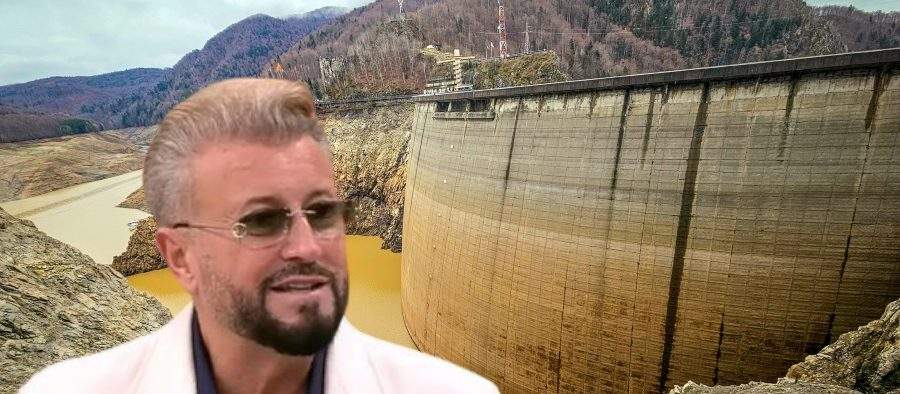 Mobilizare la Vidraru. Cătălin Botezatu s-a dus cu un grup de voluntari să împingă nămolul la deal