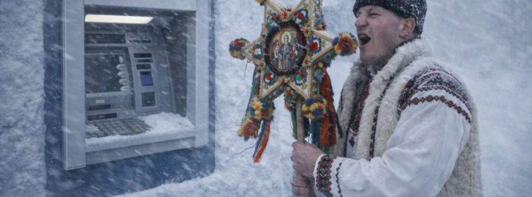 Un caracalean colindă de 5 zile un bancomat și tot speră că-i va da niște bani