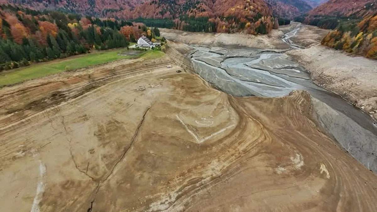 Mii de hipsteri, nevoiţi să bea bere după ce autorităţile au golit Barajul Cidraru