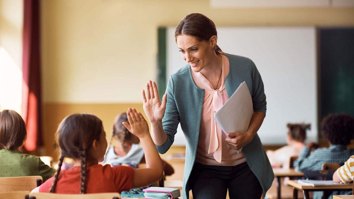 Veşti bune! Gramatica revine iar ân liceu dupe decât 16 ani de când a scoso ăştia