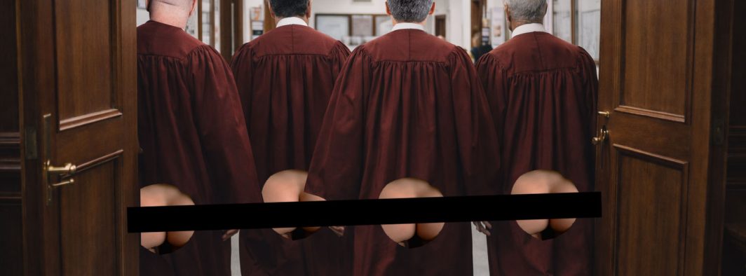 Cei 4 judecători CCR și-au făcut robe speciale, ca să-și arate curul când pleacă din ședințe