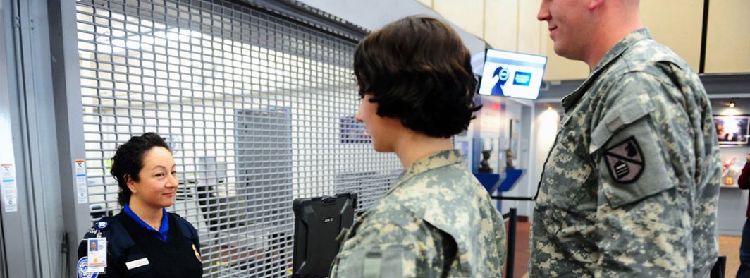 Ofertă. Cei care se duc în armată pot zbura de pe aeroportul militar, nu mai stau la cozi la Otopeni