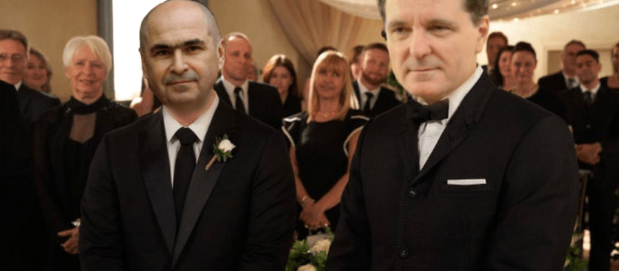 Ca să nu-l mai bată românii la cap să se însoare, Nicușor s-a căsătorit azi cu Bolojan