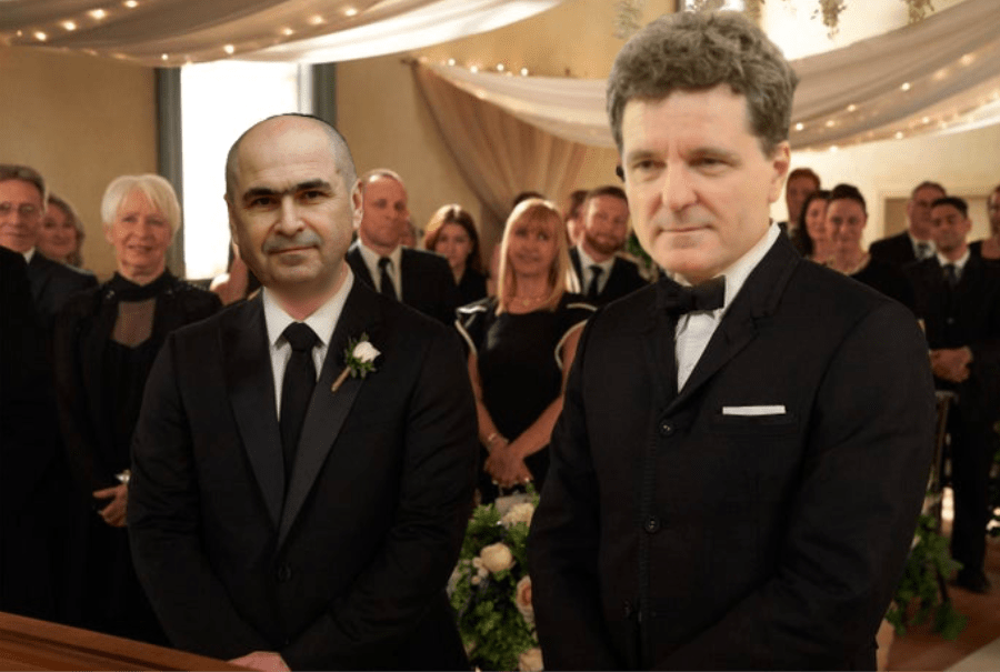 Ca să nu-l mai bată românii la cap să se însoare, Nicușor s-a căsătorit azi cu Bolojan