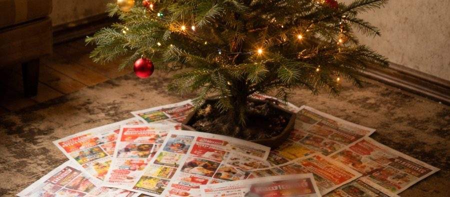 Moșul e sărac! Anul ăsta românii au găsit sub brad doar pliante de la Kaufland
