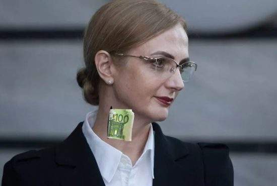 Lui Lia Savonea i s-a înfundat fanta pe unde îi bagă corupții șpaga