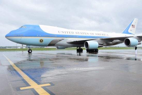 Avionul lui Trump, nevoit să se întoarcă din cauza unor probleme minore: erau încă minore în el