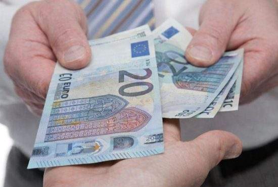 După ce Bulgaria a trecut la euro, România a trecut și ea la „Îmi dai 20 euro până la salariu?”