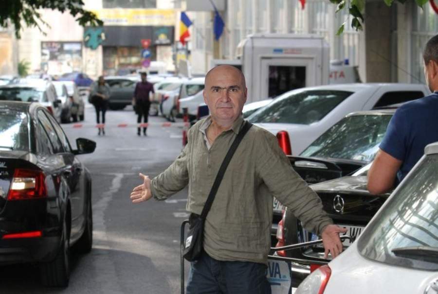 Un parcagiu chel cu o singură sprânceană cerea bani de la șoferi pretinzând că e Bolojan