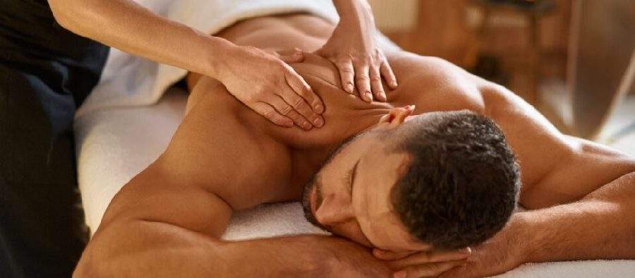 Tot mai mulți bucureșteni se duc la saloane de masaj erotic ca să poată face un duș