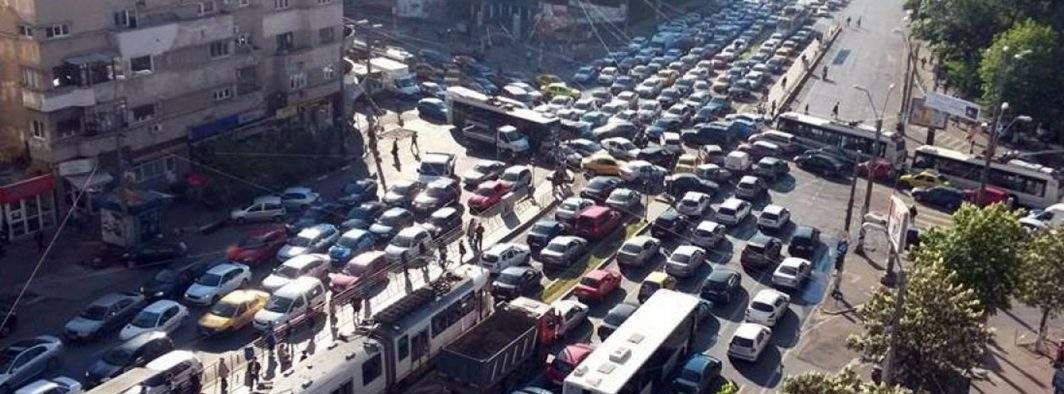 Dacia a câştigat raliul Hazmokar, cea mai dură competiţie de înjurat în trafic din lume