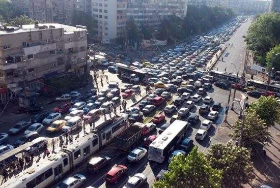 Dacia a câştigat raliul Hazmokar, cea mai dură competiţie de înjurat în trafic din lume