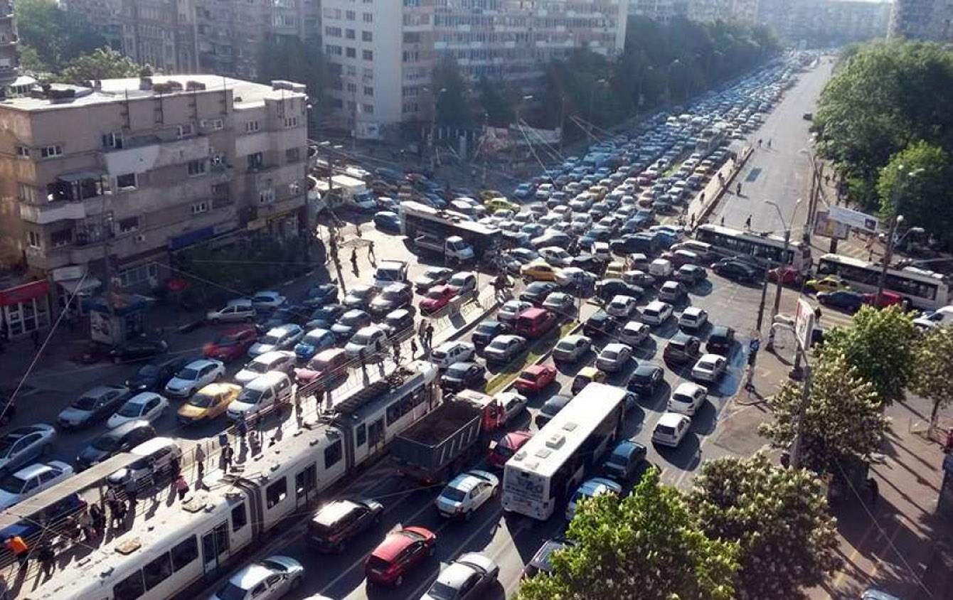 Dacia a câştigat raliul Hazmokar, cea mai dură competiţie de înjurat în trafic din lume