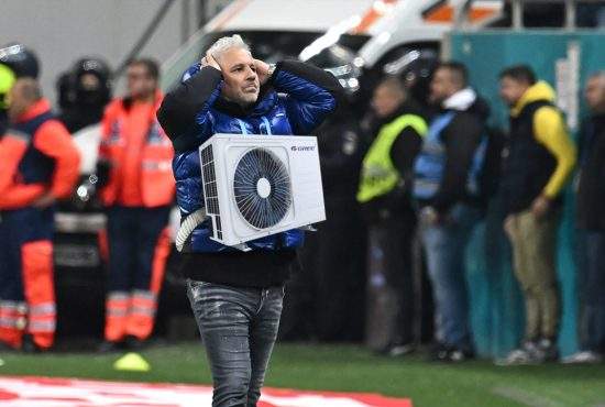 Şumudică şi-a pus aer condiţionat la geacă pentru a putea antrena în Arabia Saudită