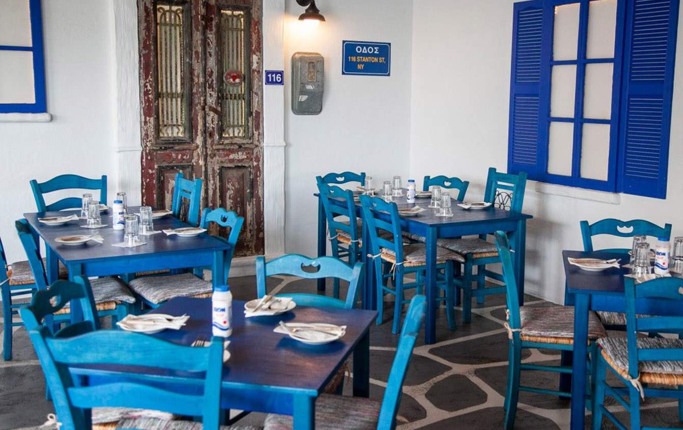 Restaurant grecesc din Constanţa, închis de ANPC după ce măslinele au început să umble