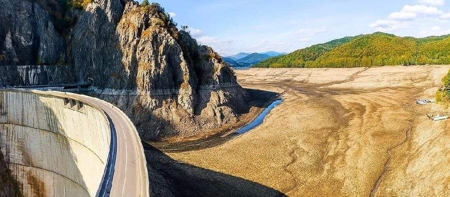 Lacul Vidraru nu se mai poate umple la loc, pentru că autoritățile au pierdut dopul de la baraj