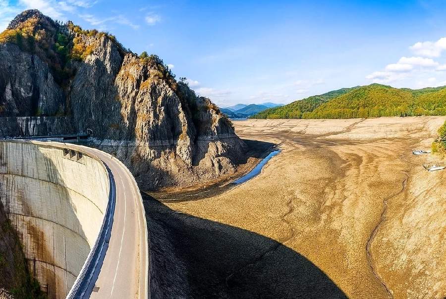 Lacul Vidraru nu se mai poate umple la loc, pentru că autoritățile au pierdut dopul de la baraj