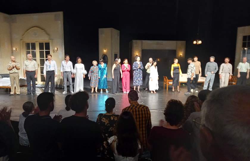 Actorii de la TNB trebuie să primească 500 de aplauze pe spectacol, altfel sunt dați afară