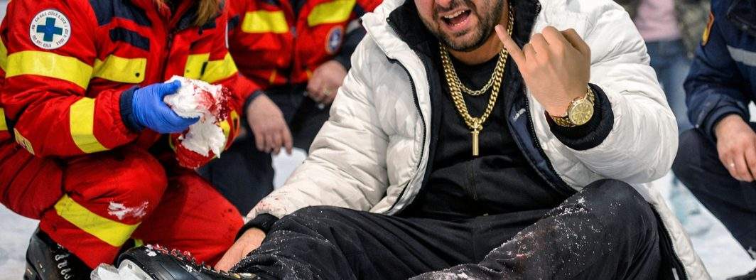 Accident grav la patinoar! Un cocalar și-a tăiat unghia de la degetul mic cu patina