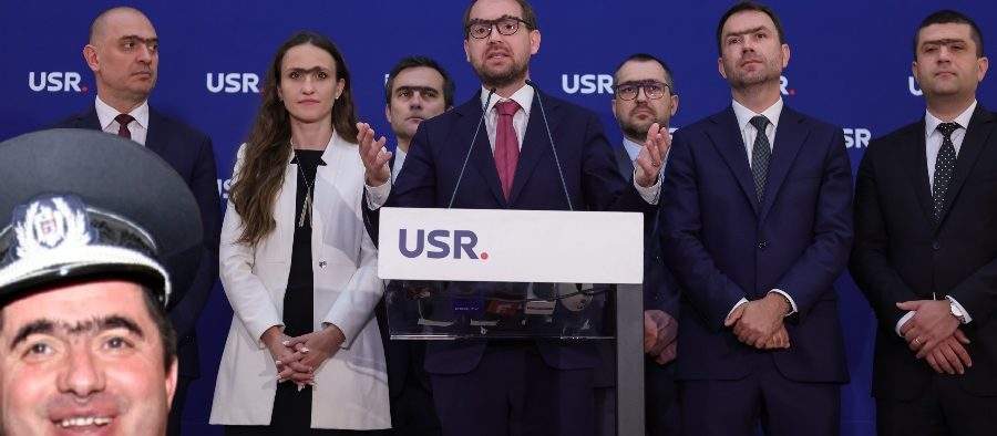 Tot mai mulți useriști își fac implant de păr între sprâncene ca să semene cu idolul lor, Bolojan