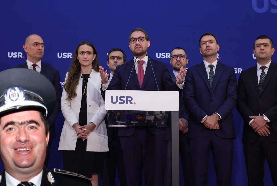 Tot mai mulți useriști își fac implant de păr între sprâncene ca să semene cu idolul lor, Bolojan