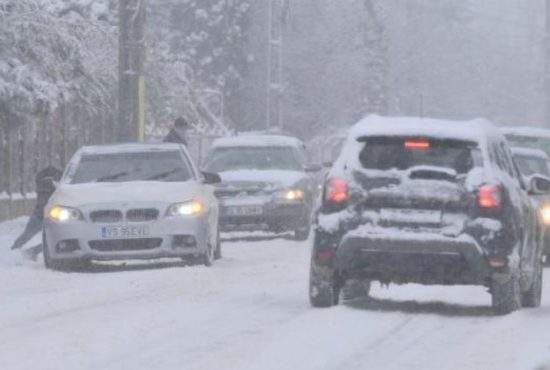 Ninsori abundente și viscol. Autoritățile intervin cu măriri de taxe în zonele afectate