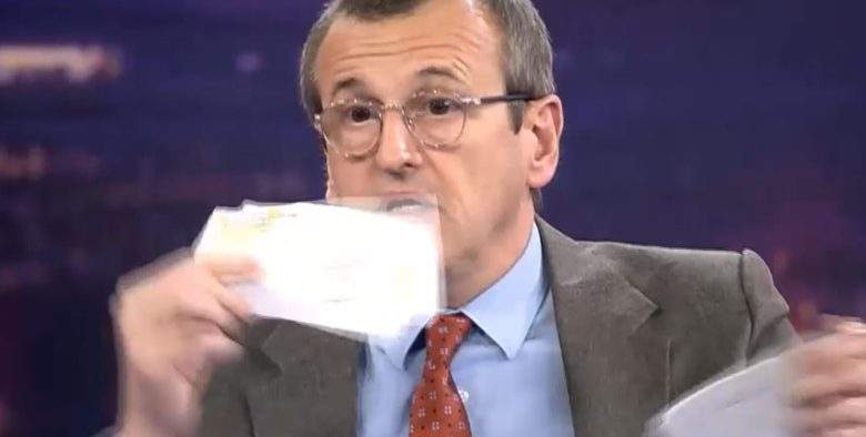 Ca să arate că nu glumește, Cristian Preda a rupt în direct și toți banii pe care i-a primit pentru doctorat