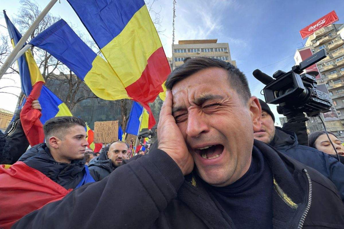 George Simion nu este adeptul unei vieți așezate! Îl ustură c*rul de nu se poate așeza