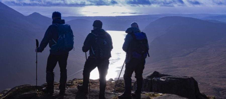 Doi turiști de pe Via Mioritica i-au făcut de petrecanie colegului lor ca să-i fure boxa portabilă