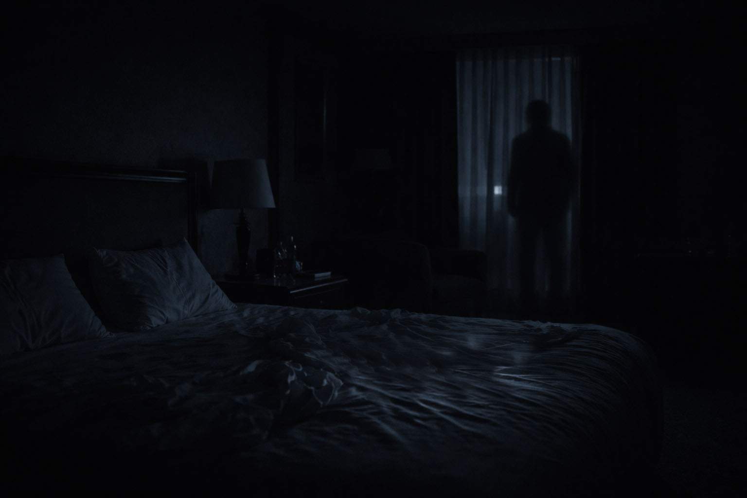 Criză umanitară! Influencerii români nu au curent în Dubai și nu-și pot încărca telefonul