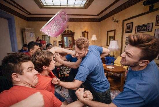 Bătaie generală într-o ceainărie după ce un ceai a fost infuzat cu 15 secunde prea mult