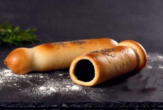 Fă-ţi propriul covridog acasă! Luca lansează prezervativul din aluat de covrig