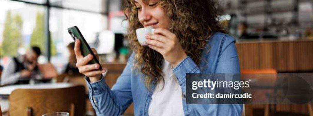 Studiu: Femeile, mult mai dispuse să facă sex cu cineva care le trimite glume pe Whatsapp