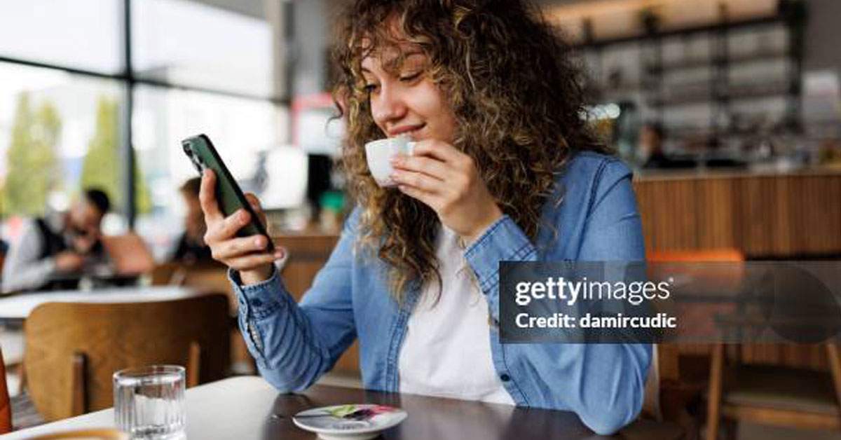 Studiu: Femeile, mult mai dispuse să facă sex cu cineva care le trimite glume pe Whatsapp