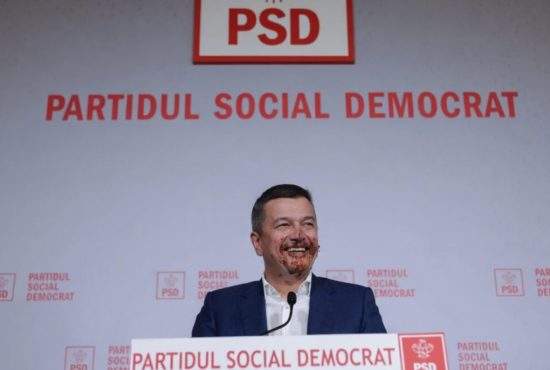 Grindeanu se plânge că dă de două ori mai mult pe o găleată de c*cat decât acum un an